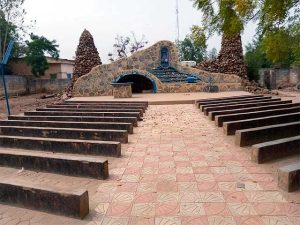 Outdoor pews